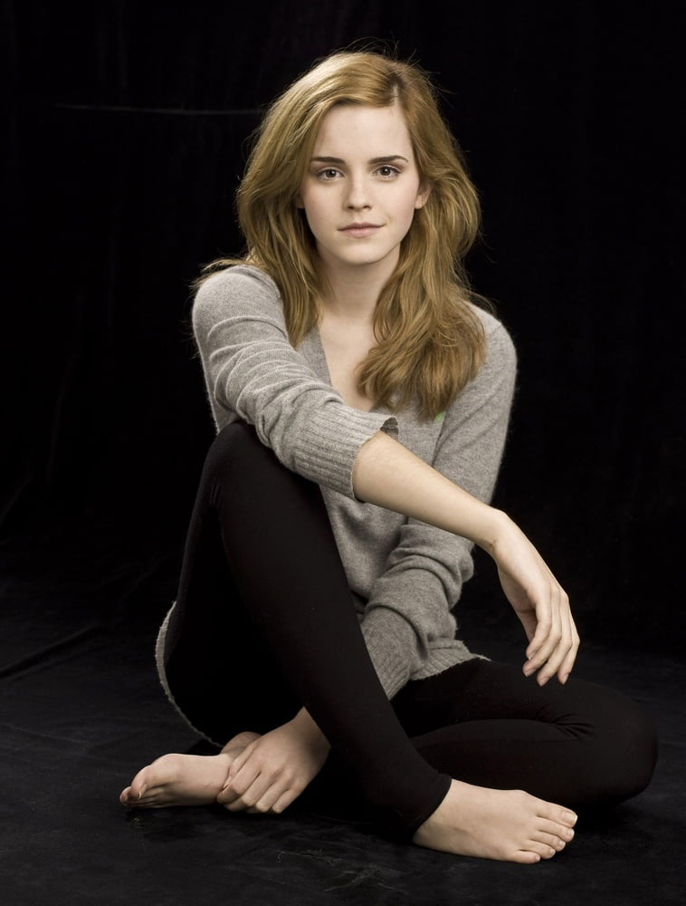 7EBOV8Fh Emma Watson feet 29.jpg